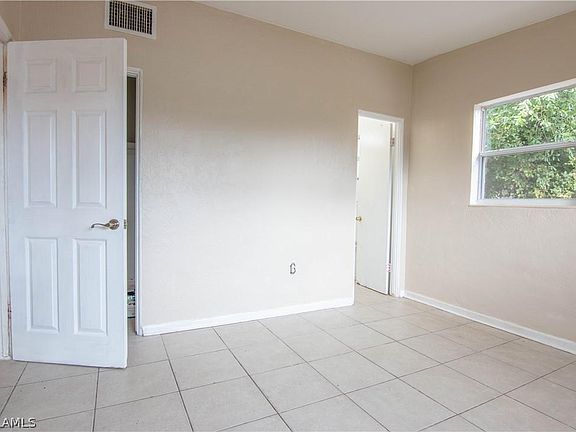 3rd image of 1402 Gardenia Ave