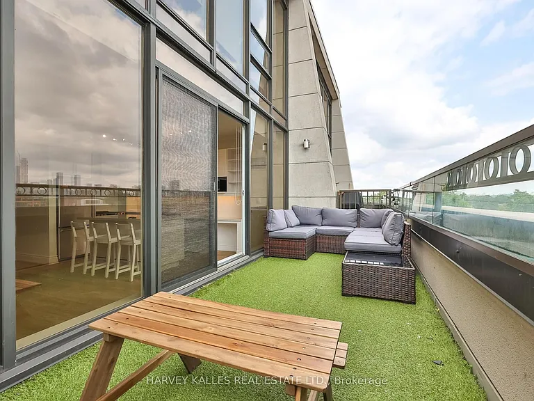 308 Palmerston Ave #Penthouse 14 — Photo 38
