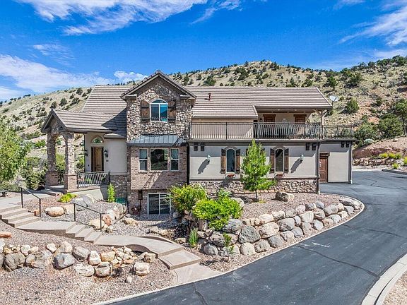 3rd image of 811 E Canyon Ridge Dr