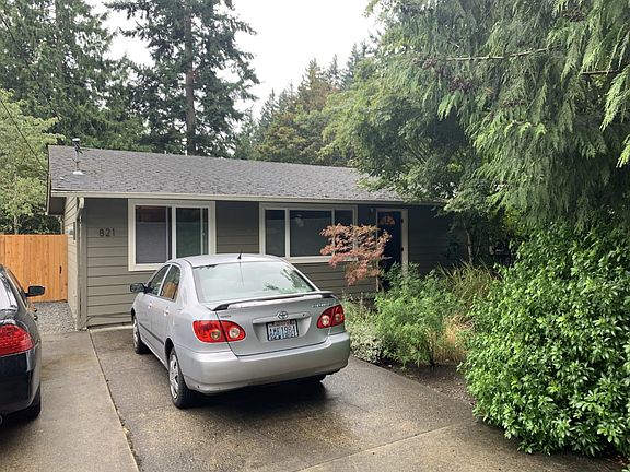 3rd image of 821 209th Ave NE