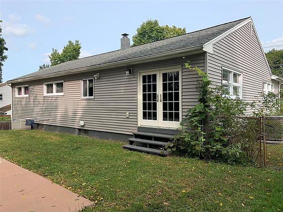 5th image of 8 Frederick Dr