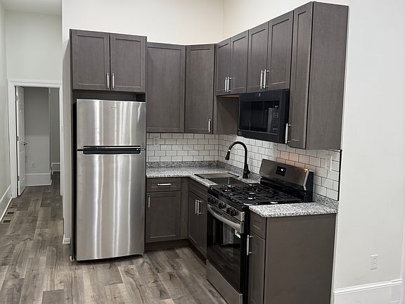 2nd image of 1012 N 3rd St APT 1