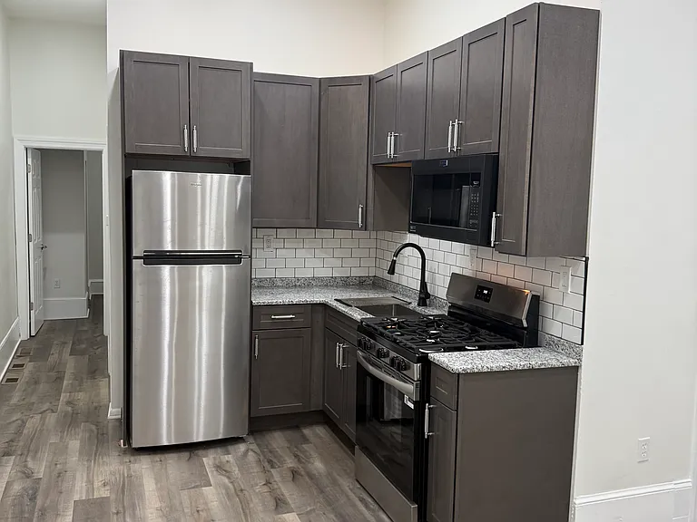 1012 N 3rd St #1 — Photo 2