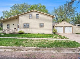 901 Clark Ave, Dell Rapids, SD 57022