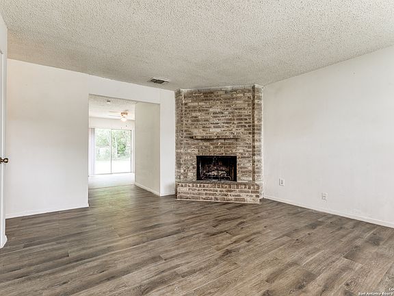4th image of 4214 Apple Tree Dr