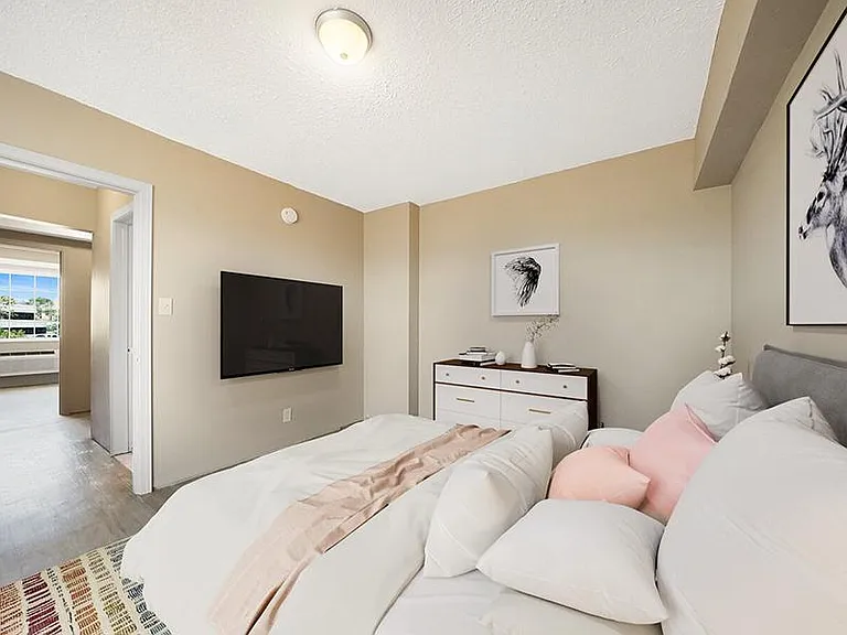2409 E Pikes Peak Ave — Photo 6