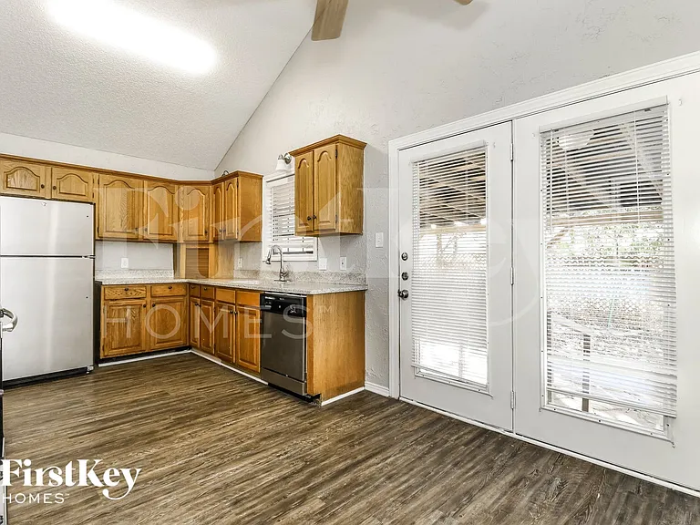 3418 McKamy Oaks Trl — Photo 7