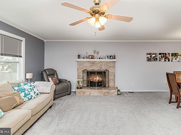 4th image of 5212 Farmcrest Cir