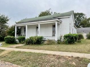 132 N Center St, Senatobia, MS 38668