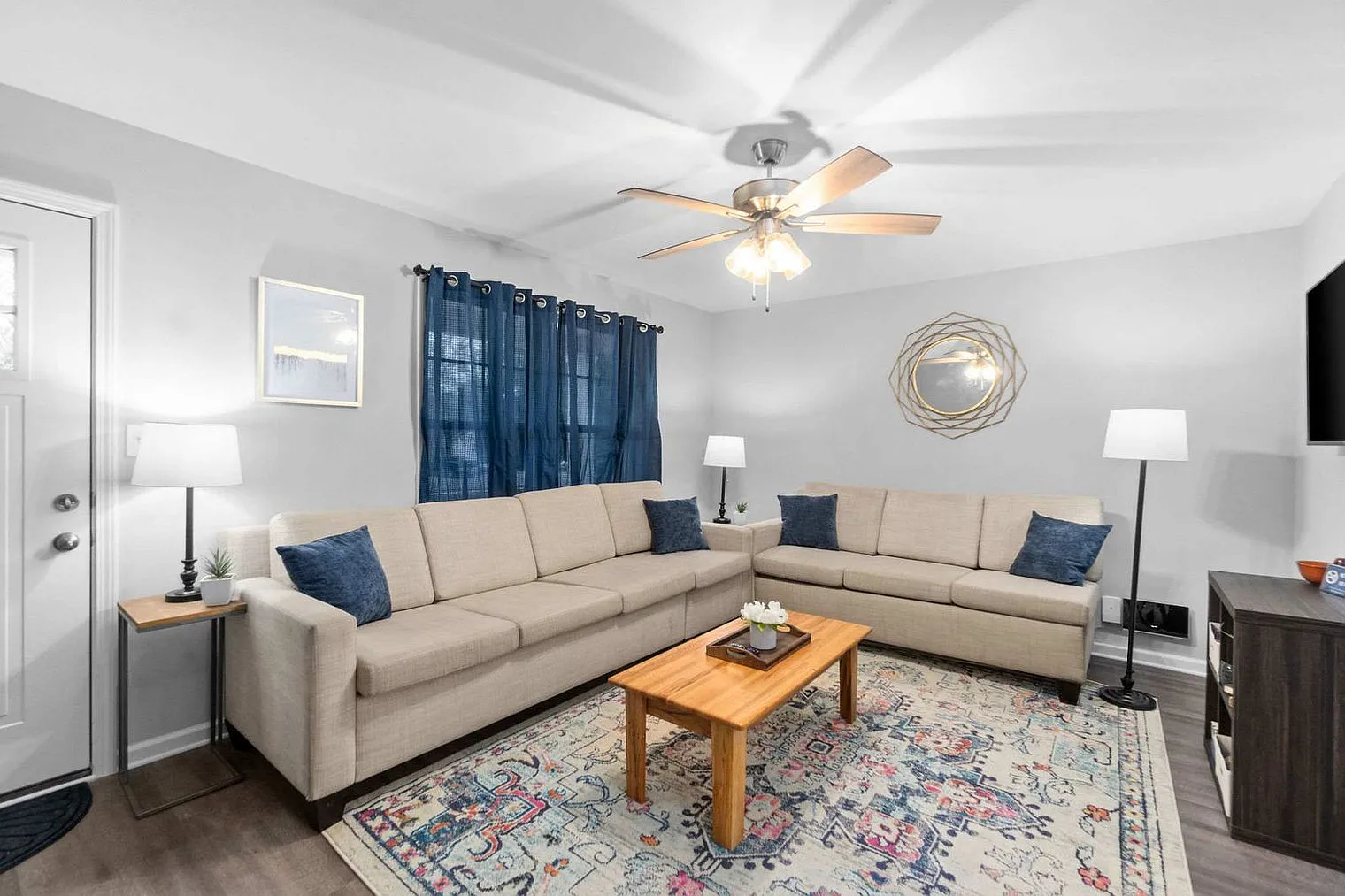 3 bed, 2.0 bath, 1356 sqft, $2,167 — Photo 1