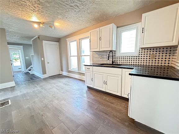 5th image of 11731 Arden Ave
