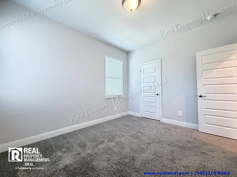 2130 Argolis Dr — Photo 23