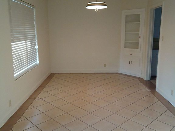 3rd image of 430 N Shasta Ave