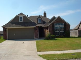 20660 E 48th St S, Broken Arrow, OK 74014