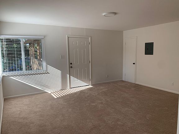 3rd image of 205 Market Pl