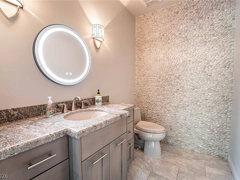 980 Vegas Valley Dr — Photo 11