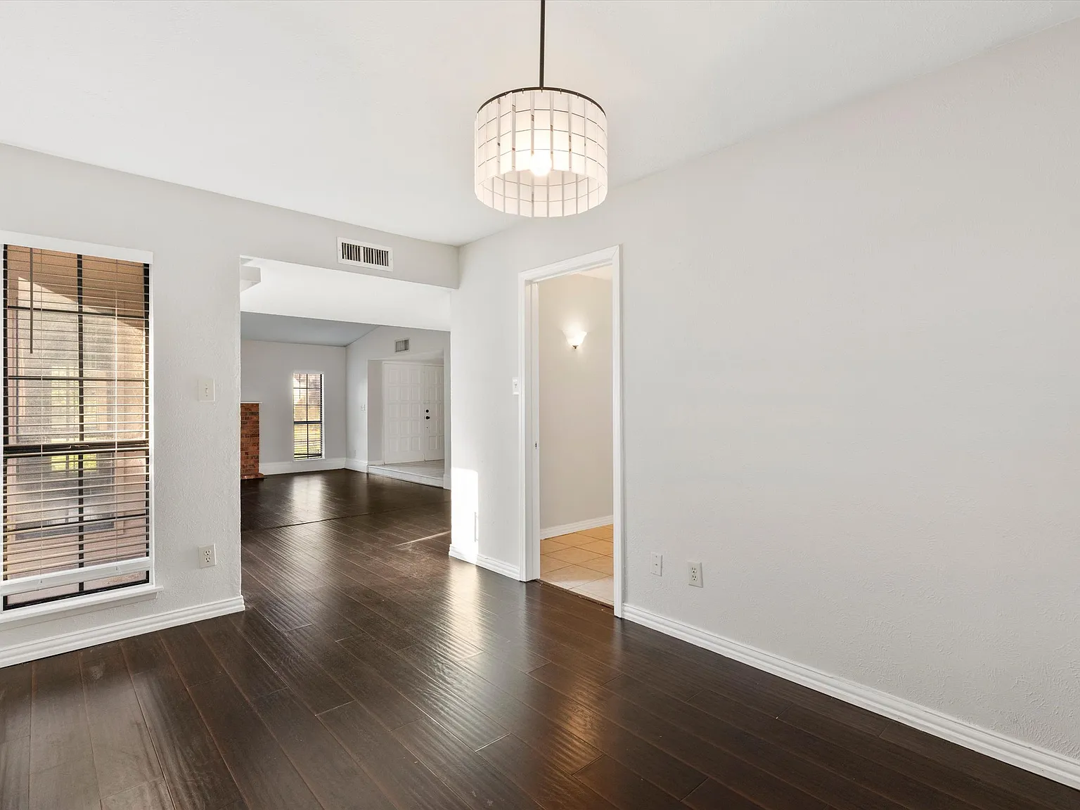 3 bed, 1910 sqft, $2,300 — Photo 4