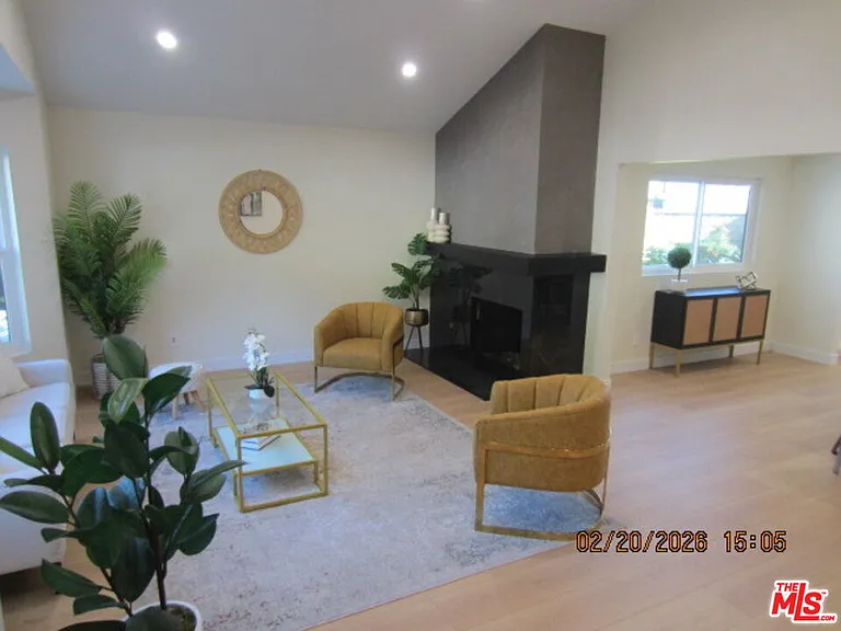 2615 Woodstock Ln — Photo 2