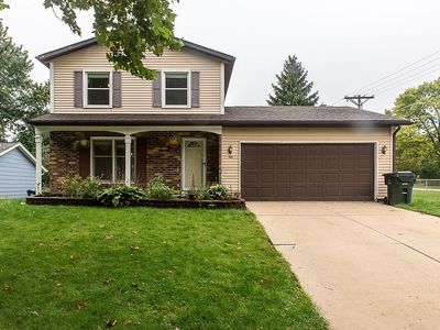 6815 Surrey Dr NE, CEDAR RAPIDS, IA, 52402