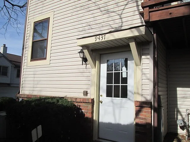 9437 Maple Way photo 1