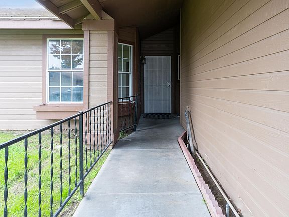 4th image of 2408 Beatrice Ln