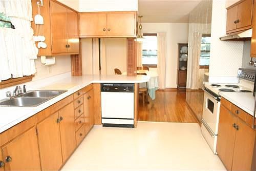 3rd image of 1707 S Wilton Dr
