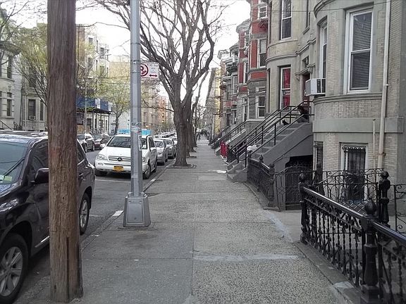 5th image of 1052 Clay Ave