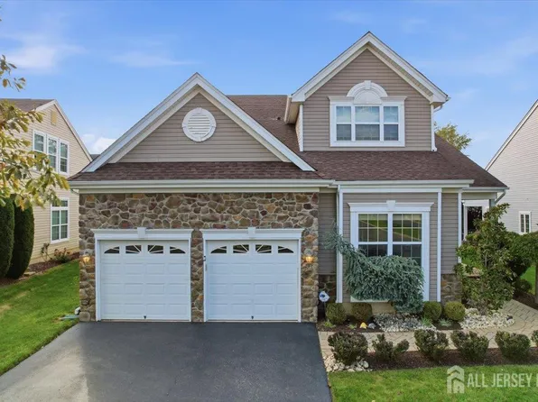 84 Draw Bridge Dr, Monroe Township, NJ 08831