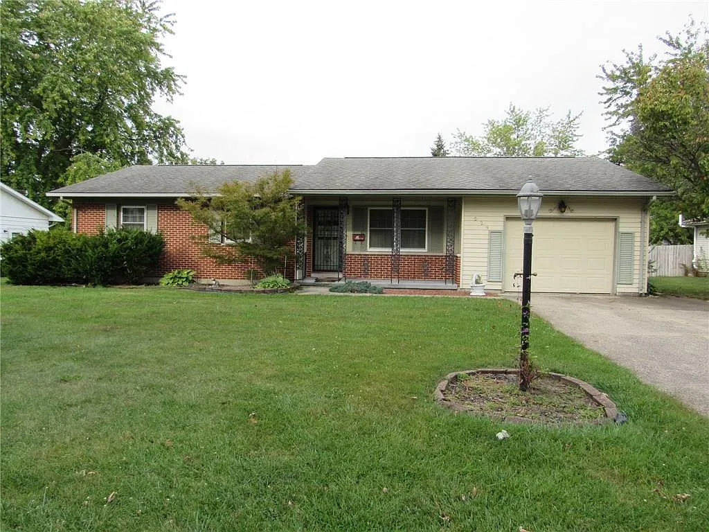 529 Hilltop Dr photo 1