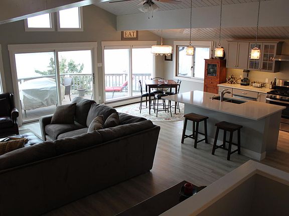 3rd image of 1396 W Lakeshore Dr