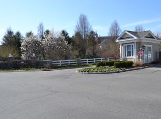 23 Chelsea Dr, Smithtown, NY 11787