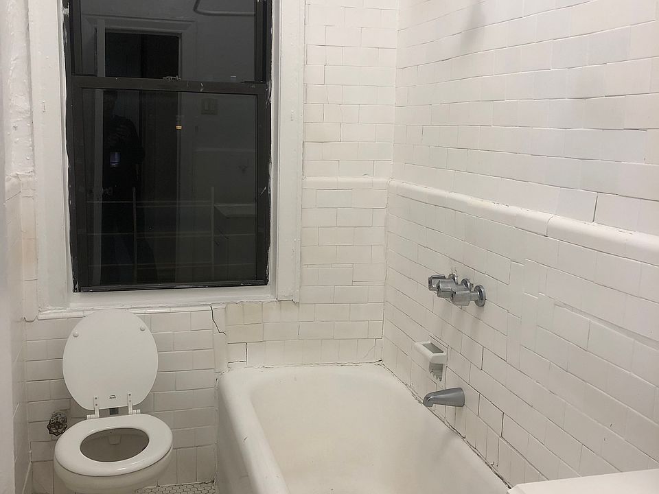 1st image of 31 Carroll St #2