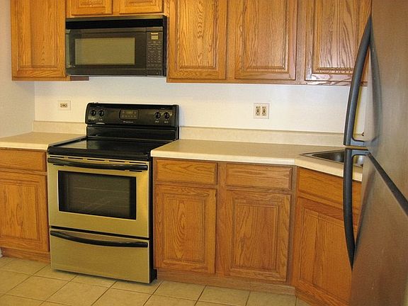 4th image of 1002 Castilian Ct #B-114