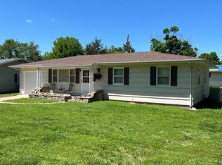 516 E Carpenter St, Iola, KS 66749