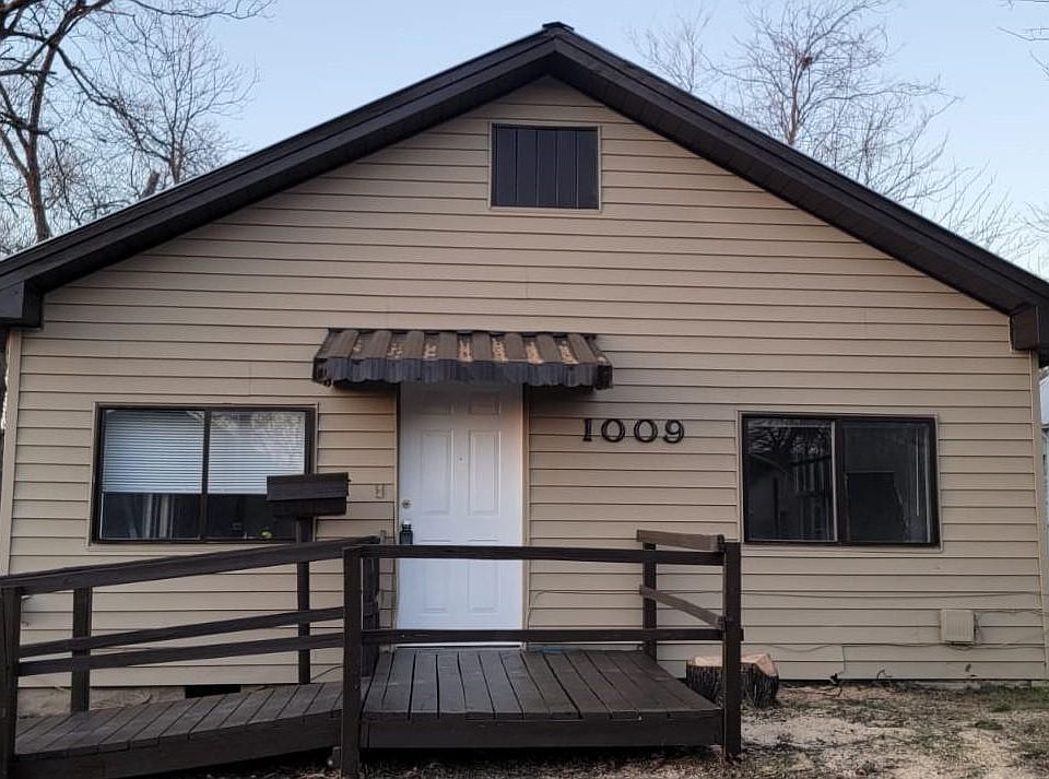 1st image of 1009 E Jones St