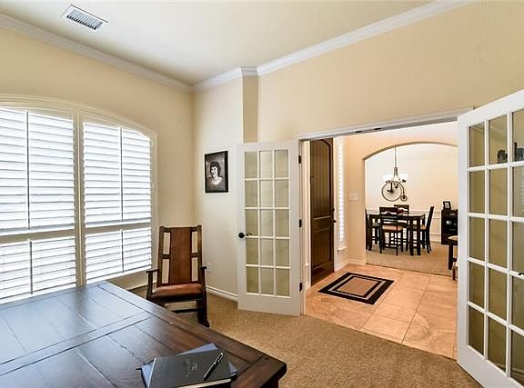 4th image of 404 Lone Oak Ct