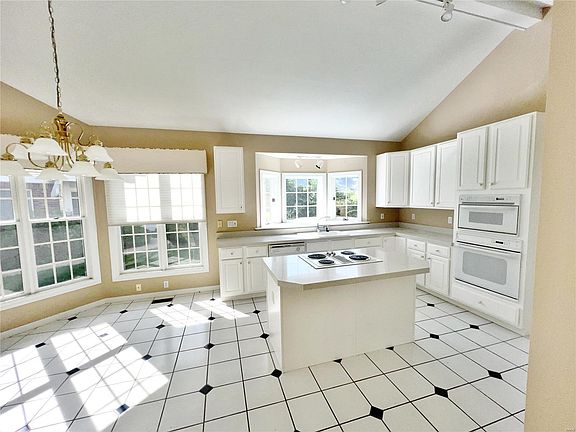 3rd image of 14677 Amberleigh Hill Ct