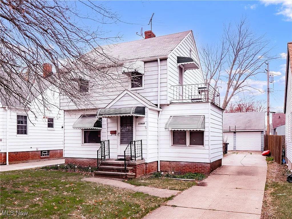 13908 Highlandview Ave photo 1