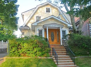 3329 165th St, Flushing, NY 11358