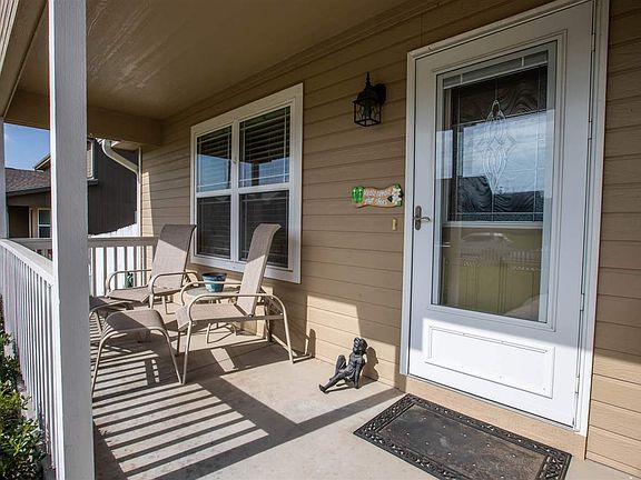 2nd image of 912 Meadowbrooke Ln
