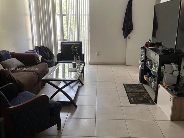 210 172nd St APT 323, Sunny Isles Beach, FL 33160