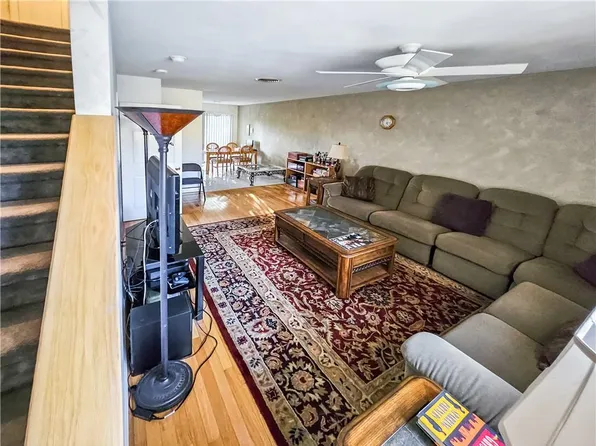 53 Columbus Ave APT 207, North Providence, RI 02911