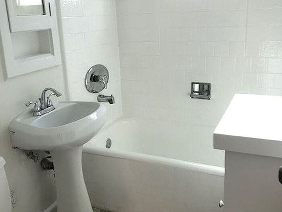 5th image of 225 Kalmia St