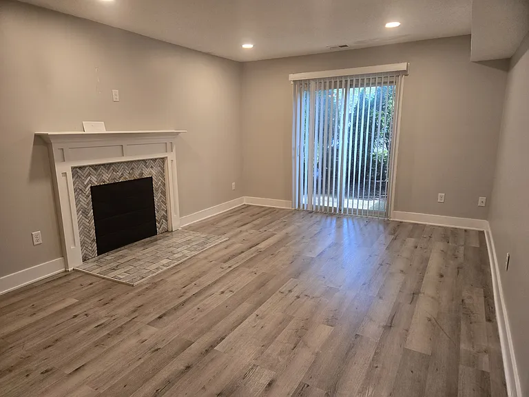 1287B Lake Shore Dr #214 — Photo 2