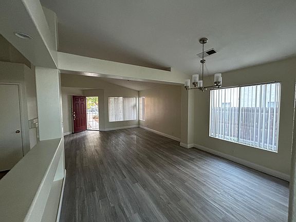 3rd image of 863 Verin Ln