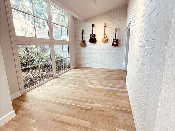 2nd image of 3701 Hulen Park Dr