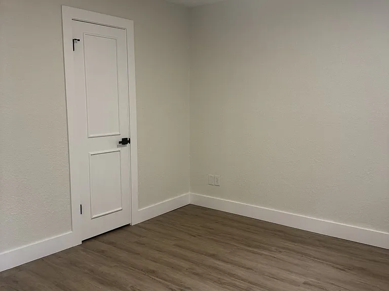 6 Rivercrest Dr #8B — Photo 3