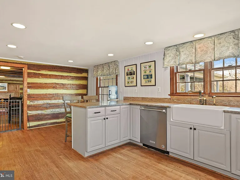 326 Walker Rd — Photo 8