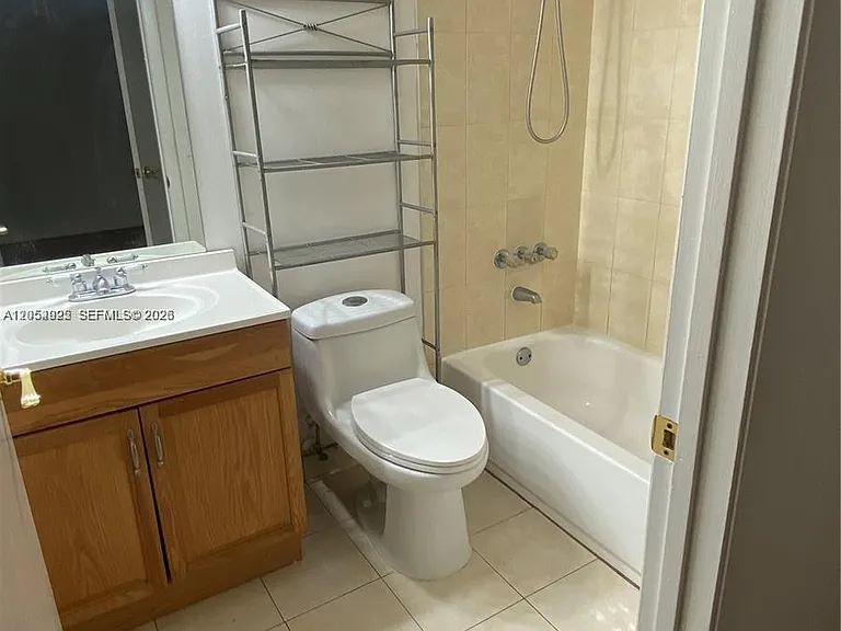 300 Palm Cir W #208 — Photo 6