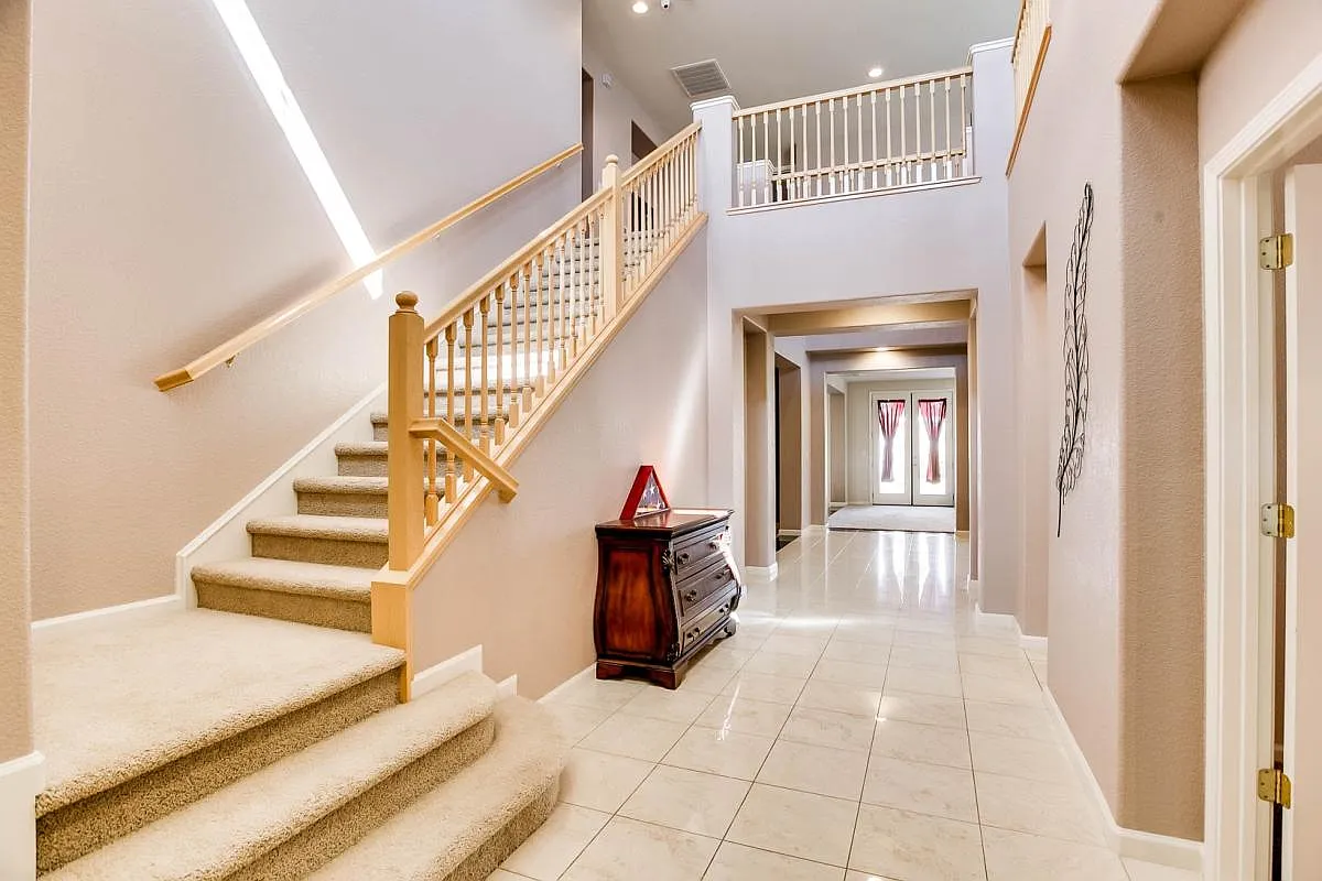 4 bed, 4087 sqft, $4,000 — Photo 3
